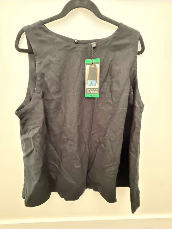 Banana Republic Tops - Banana Republic Black Sleeveless Crewneck Tank